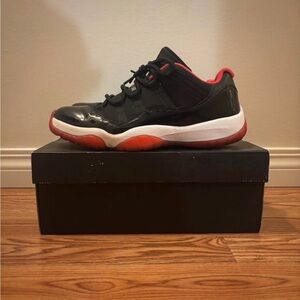 Jordan 11 Low breds size 9